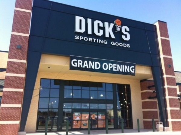 Thieves Mace Naperville Dick's Employees to Steal Clothes: Police