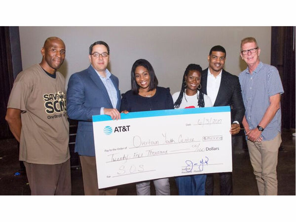 AT&T Donates $25K to Overtown Youth Center