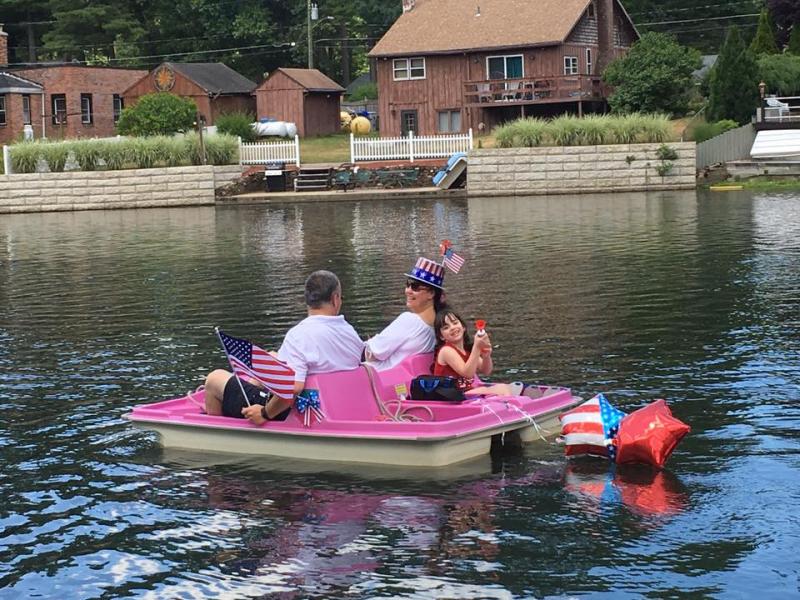 PHOTOS Shaker Pines Lake Boat Parade Enfield, CT Patch