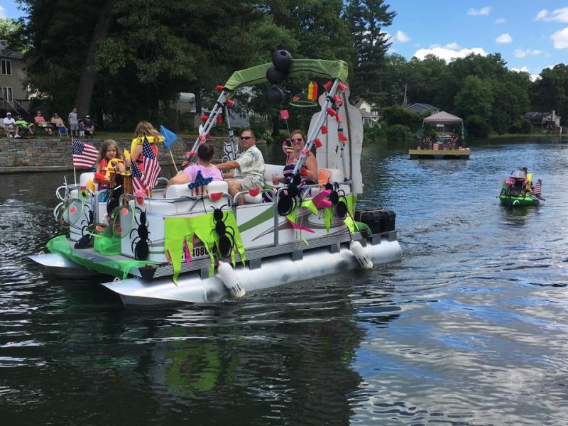 PHOTOS Shaker Pines Lake Boat Parade Enfield, CT Patch