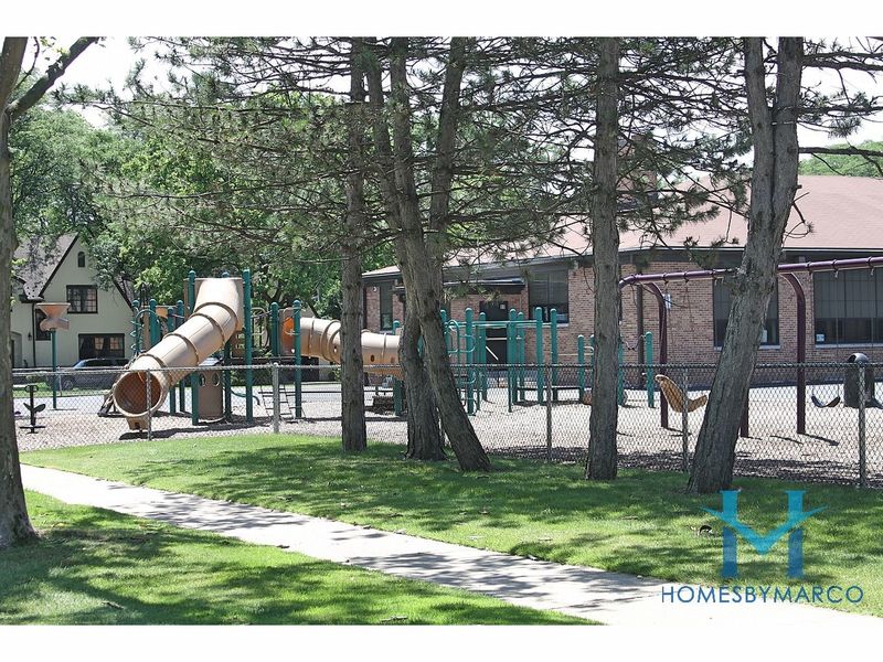 Eugene Field Elementary School, Park Ridge, Illinois - August 2017 Eugene Field Elementary School, Park Ridge, Illinois - August 2017