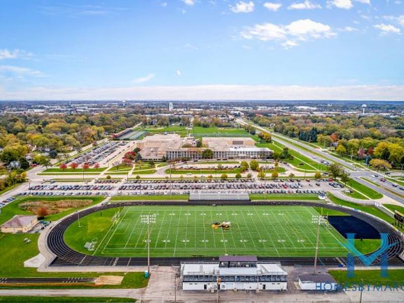 Townhomes & Condos For Sale in Darien, Illinois March