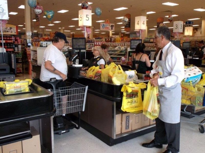 Mayor Maturo Spends Morning Bagging Groceries To Celebrate Fight Mayor Maturo Spends Morning Bagging Groceries To Celebrate Fight Hunger Day