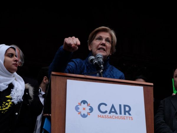Dems prepare bills to rescind Muslim ban, limit Trump's powers