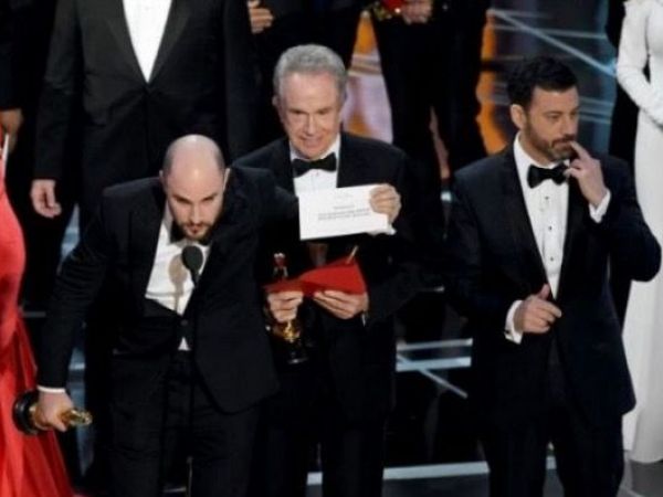 PricewaterhouseCoopers Still Invited to Oscars - Sans Cellphones PricewaterhouseCoopers Still Invited to Oscars - Sans Cellphones