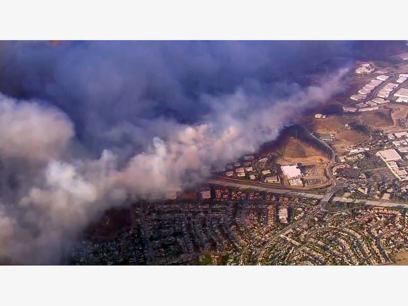 'Fast Moving' Fire Breaks Out Near Thousand Oaks, Mandatory Evacs