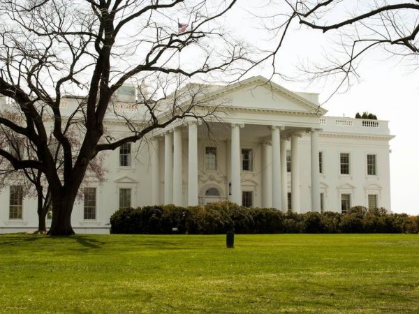 Man who jumped White House fence remains free until trial