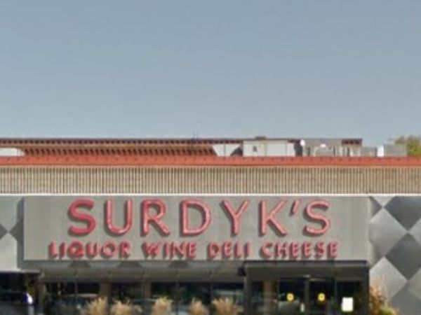 Minneapolis liquor store opens on Sunday, despite current law Minneapolis liquor store opens on Sunday, despite current law