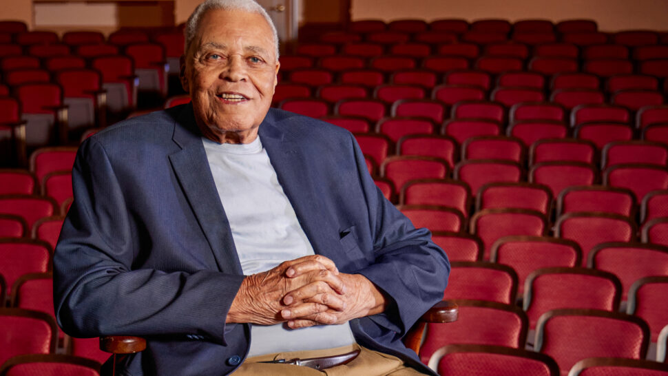 James-Earl-Jones-onstage-at-James-Earl-J