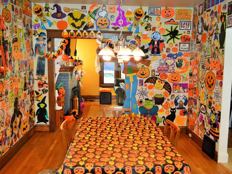 90YearOld Halloween Decorations At Heart Of Ohio Collection Lakewood, OH Patch