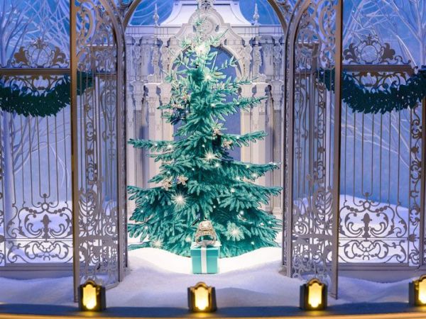 Nyc S Ramp Up Wattage And Wow With Holiday Window Displays Harry Winston Fifth Christmas