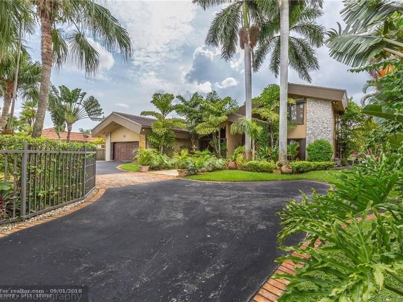 Miami Mansion Boasts Circular Driveway Electric Gates Fl Patch Miami Mansion Boasts Circular Driveway Electric Gates 0