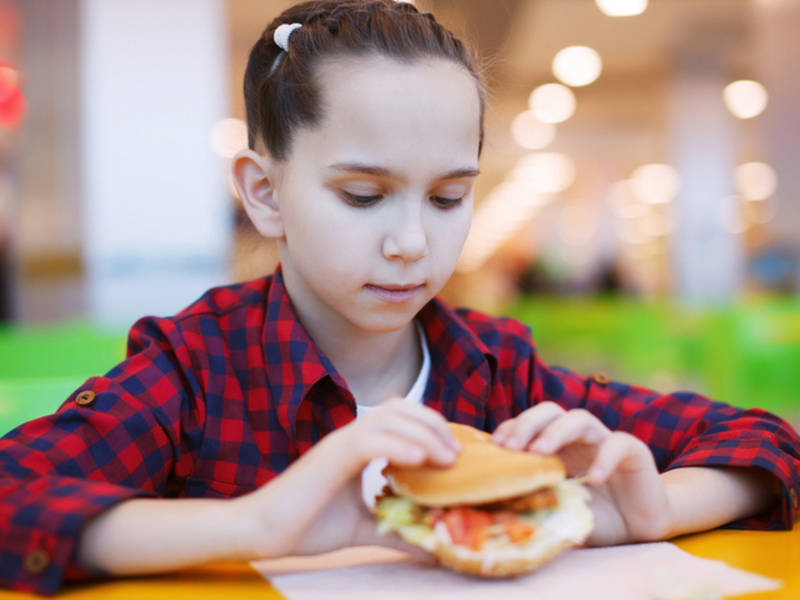 gig harbor applebees offering free meals for kids