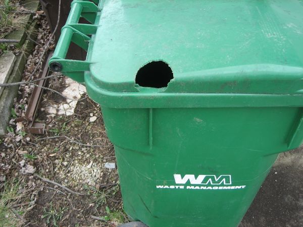 Primary Sidebar Bulk trash pickup days in Detroit depend on the address of the resident. The day assigned to an address does not change and bulk pickup happens on this day every 2 weeks. To ensure that the bulk trash pickup goes smoothly, it is important to follow the rules.