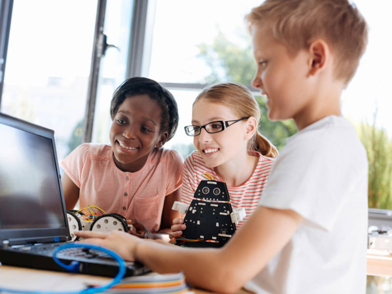Students Can Build Balloon Cars, Spider Webs At CCSD 89 Event
