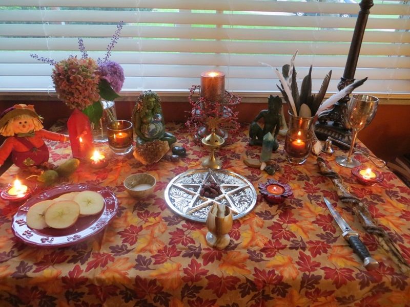 Why Do Wiccans Celebrate Mabon the Autumnal Equinox San Francisco why-do-wiccans-celebrate-mabon-the-autumnal-equinox-san-francisco