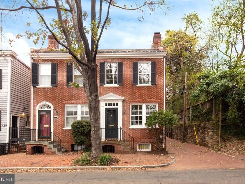 Georgetown Home With Garage And Finished Lower Level Asks $1.19M
