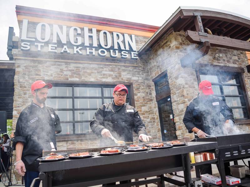 solve july 4th grilling qs with longhorn steakhouse hotline mid