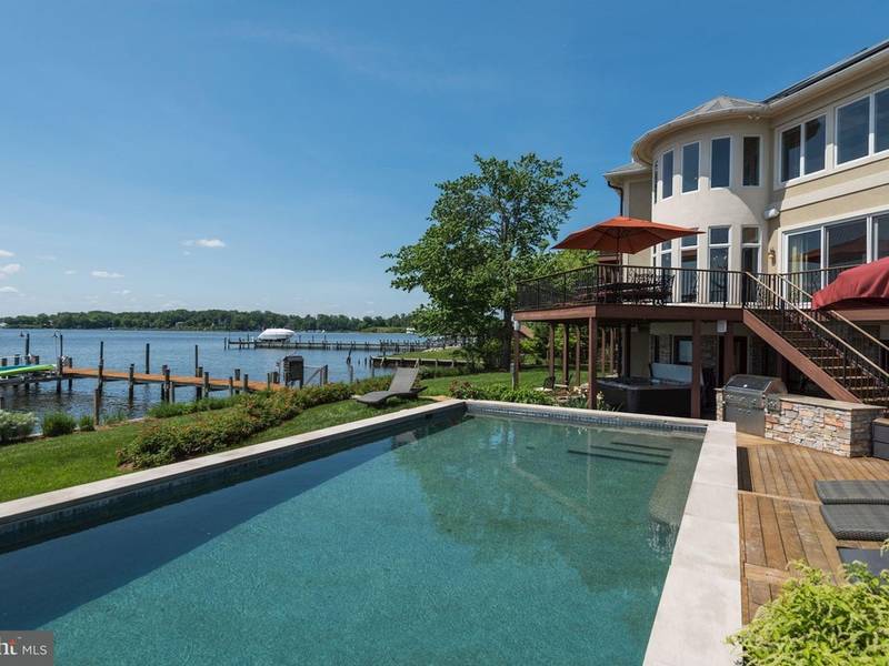pool with outdoor kitchen small yard annapolis 325m home features waterside pool outdoor kitchen0 kitchen pool with outdoor kitchen small yard annapolis 325m home features waterside pool outdoor kitchen0 kitchen